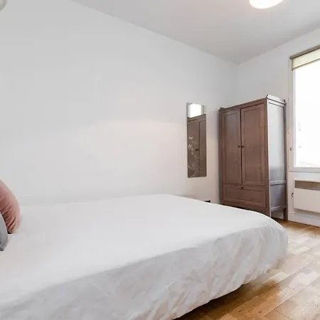 Parisian Studio In Oberkampf District شقة