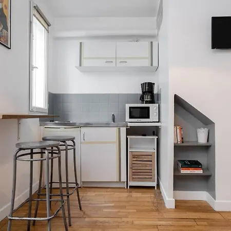 Parisian Studio In Oberkampf District