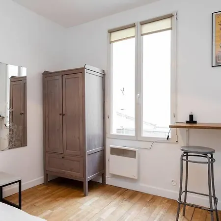 Parisian Studio In Oberkampf District